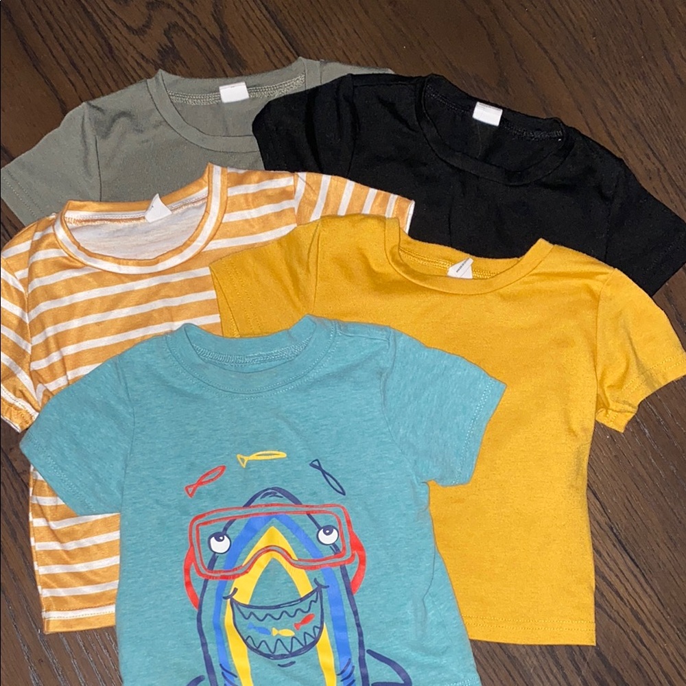 Bundle of tshirts 18mo